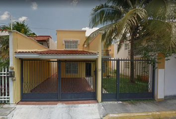 Casa en  Privada Cráter 13, Sm 15, Cancún, Quintana Roo, México