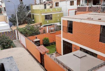 Departamento en  Avenida Unidad Vecinal 3 68, Lima, Perú