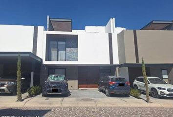 Casa en fraccionamiento en  Nuevo Refugio, Anillo Vial Fray Junípero Serra, El Refugio, Santiago De Querétaro, Querétaro, México