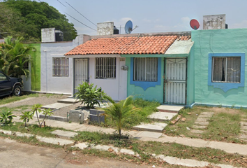 Casa en  Calle Golondrina, Campo Verde, Puerto Vallarta, Jalisco, México