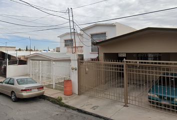 Casa en  Calle La Salle, Lomas La Salle I Y Ii, La Cañada, Chihuahua, México