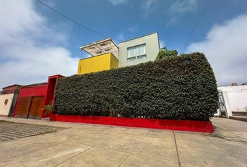 Casa en  Av. Los Vicus 185, Surco, Perú