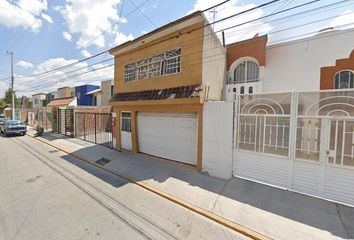 Casa en  Circuito De Los Cerezos, Los Naranjos, Celaya, Guanajuato, México