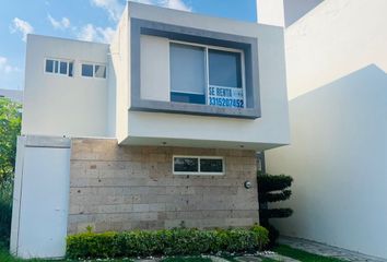 Casa en fraccionamiento en  La Rioja, Los Gavilanes, Jalisco, México