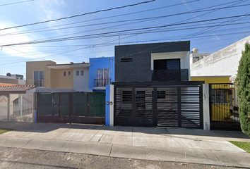 Casa en  Adalberto Navarro Sánchez, Los Arrayanes, 44766 Guadalajara, Jalisco, México