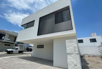 Casa en  Zákia Querétaro, Paseos De Zakia Poniente, Santiago De Querétaro, Querétaro, México