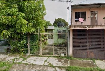 Casa en  Cerrada Del Limón, Parrilla 1ra. Sección, Los Almendros, La Lima, Tabasco, México