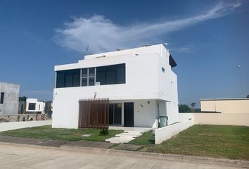 Casa en fraccionamiento en  Fraccionamiento Rio Del Dorado, Córdoba, Km 115, Boca Del Río, Veracruz, México