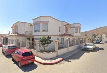 Casa en  Lago Chaira 499, Valle Dorado, Ensenada, Baja California, México