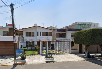 Casa en  P.º De Los Nogales 153, Paseos De Taxqueña, 04250 Ciudad De México, Cdmx, México