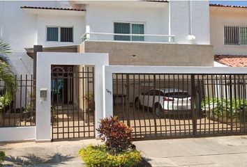 Casa en  Fluvial Vallarta, Puerto Vallarta, Jalisco, México