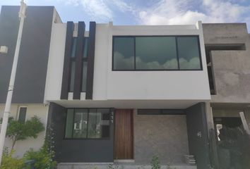 Casa en  Avenida Arbolada Bosques De Santa Anita 111, Santa Anita, Jalisco, México