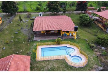 Villa-Quinta en  Cabaña Vip Recta Los Alamos, Los Alamos, Chinácota, Norte De Santander, Colombia