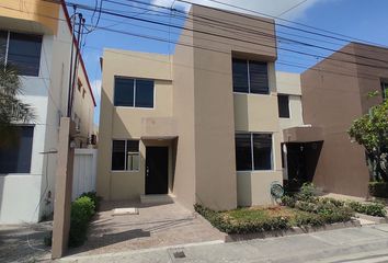 Casa en  Urbanización Cataluña, E486, Samborondón, Ecuador