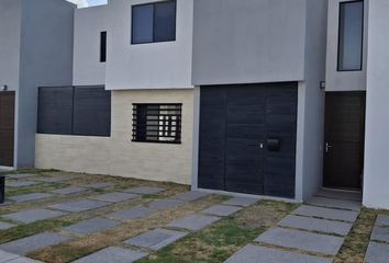 Casa en fraccionamiento en  Bosques De Santa Rita Residencial, Camino A Santa Rita, San Luis Potosí, México