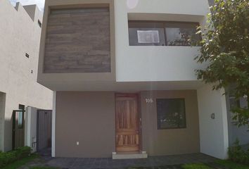 Casa en fraccionamiento en  Parques Vallarta, Calle Paseo Del Norte, Parques Vallarta, Zapopan, Jalisco, México