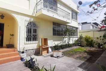 Terreno Comercial en  Gualaquiza & Avenida Luis G. Tufiño, Quito, Ecuador