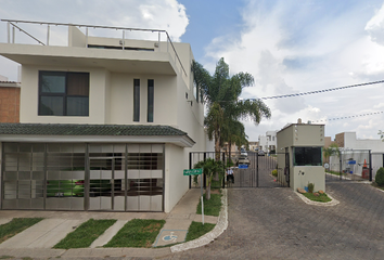 Casa en  Sierra De Curiel 324, Lomas Del Cuatro, 45599 San Pedro Tlaquepaque, Jalisco, México