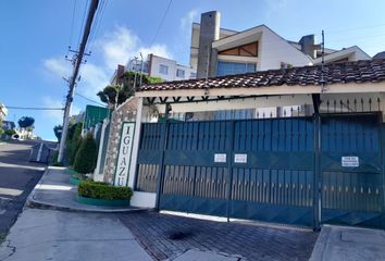 Casa en  De Los Cipreses & De Los Helechos, Quito, Ecuador