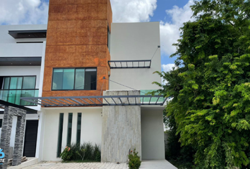 Casa en  Aqua Residencial, Avenida Huayacán, Cancún, Quintana Roo, México