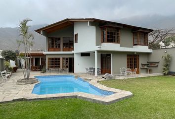 Casa en  Huron, Rinconada Del Lago, La Molina, Perú