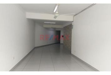 Local comercial en  Avenida El Sauce 109-145, Surquillo, Lima, 15038, Per