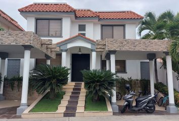 Casa en  Altos De Manta Beach, Manta, Ecuador