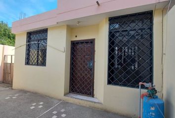 Casa en  Urbanización Los Almendros, Los Almendros, Manta, Ecuador