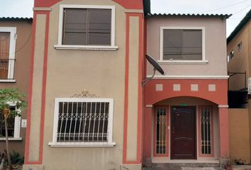 Casa en  Urbanizacion La Joya, Avenida León Febres Cordero Ribadeneyra, La Aurora, Ecuador