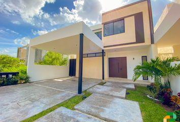 Casa en  Privada Gaviones, Cholul, Yucatán, México