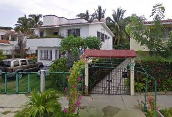 Casa en  Paseo De Los Pelicanos 5, Ixtapa Zihuatanejo, Guerrero, México