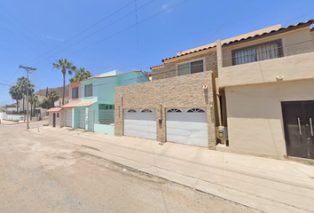 Casa en fraccionamiento en  Calle Hierro, Vista Hermosa, Ensenada, Baja California, México