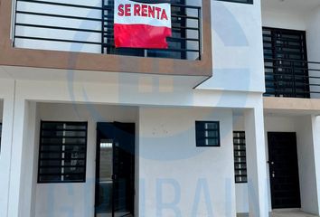 Casa en fraccionamiento en  Ctu Gran Jardines De Versalles Residencial - León, Gto., Avenida Valle Tehuacán, Gran Jardines De Versalles, León, Guanajuato, México