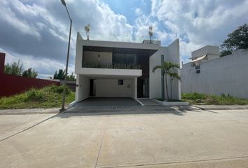 Casa en fraccionamiento en  Fraccionamiento Paseo De La Reina, Avenida Moscú, Paseo De La Reina, Xalapa-enríquez, Veracruz, México