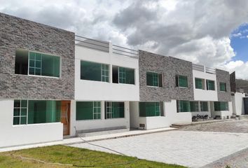 Casa en  Mitad Del Mundo, Norte De Quito