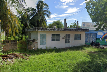 Casa en  Clinica Integral Xiipaal, Calle Juan José Siordia, De Noviembre, Chetumal, Quintana Roo, México