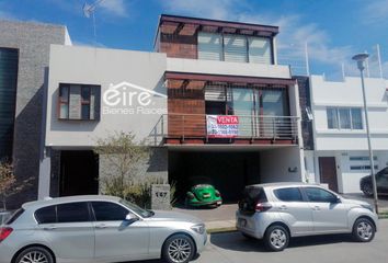 Casa en  Cto. Atlántico Sur 153, La Cima, 45134 Nuevo México, Jal., México