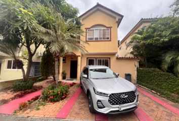 Casa en  Urbanización Portal Al Sol, Guayaquil, Ecuador