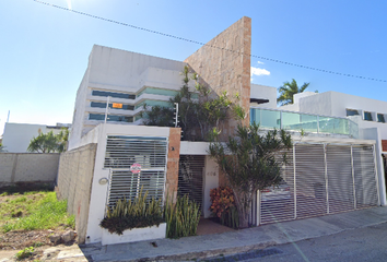 Casa en  Calle 18c, Colonia Altabrisa, Mérida, Yucatán, México