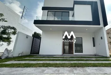 Casa en fraccionamiento en  Av. Paseo Del Nte. 3322, Parques Vallarta, Zapopan, Jalisco, México