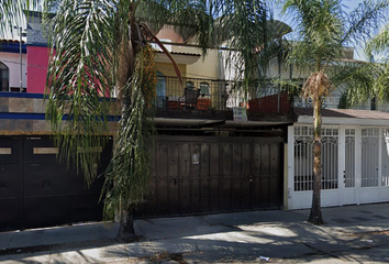 Casa en  C. Josefa Ortiz De Domínguez, Lagos De Oriente, 44790 Guadalajara, Jal., México