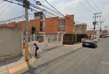 Casa en  Calle Segunda Cerrada De Bosques De China, Los Heroes Tecamac, Ciudad De México, Estado De México, México