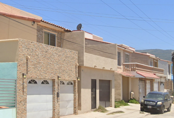 Casa en  Calle Hierro, Vista Hermosa, Ensenada, Baja California, México