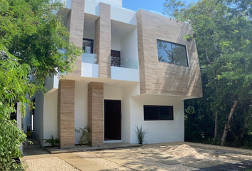 Casa en  El Encuentro Residencial Privada Madrid, Calle Los Caracoles, Playa Del Carmen, Quintana Roo, México