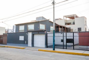 Casa en  Avenida Ayacuho, Urbanización La Capullana, Santiago De Surco, Lima, 15048, Per