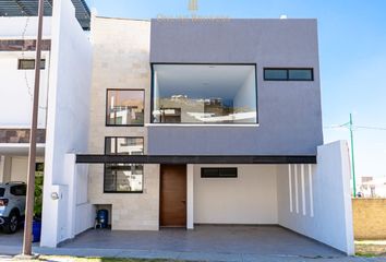 Casa en  Lomas Punta Del Este Residencial, Boulevard Juan Alonso De Torres Poniente, Lomas Punta Del Este, León, Guanajuato, México