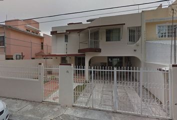 Casa en  Calle Ciprés, Cancún, Quintana Roo, México