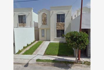 Casa en fraccionamiento en  C. 18 N. 412, Vista Hermosa, 88710 Reynosa, Tamps., México