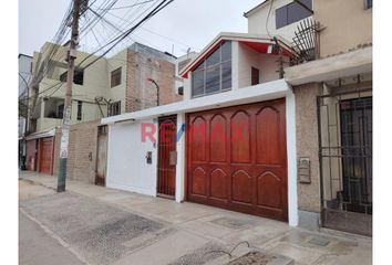 Casa en  Jirón Antonio Cabo 679-763, Urbanización El Trébol Etapa Iv, Los Olivos, Lima, 15302, Per