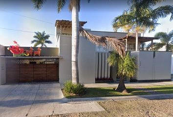 Casa en  Avenida La Paz 121, Santa Bárbara, Colima, México